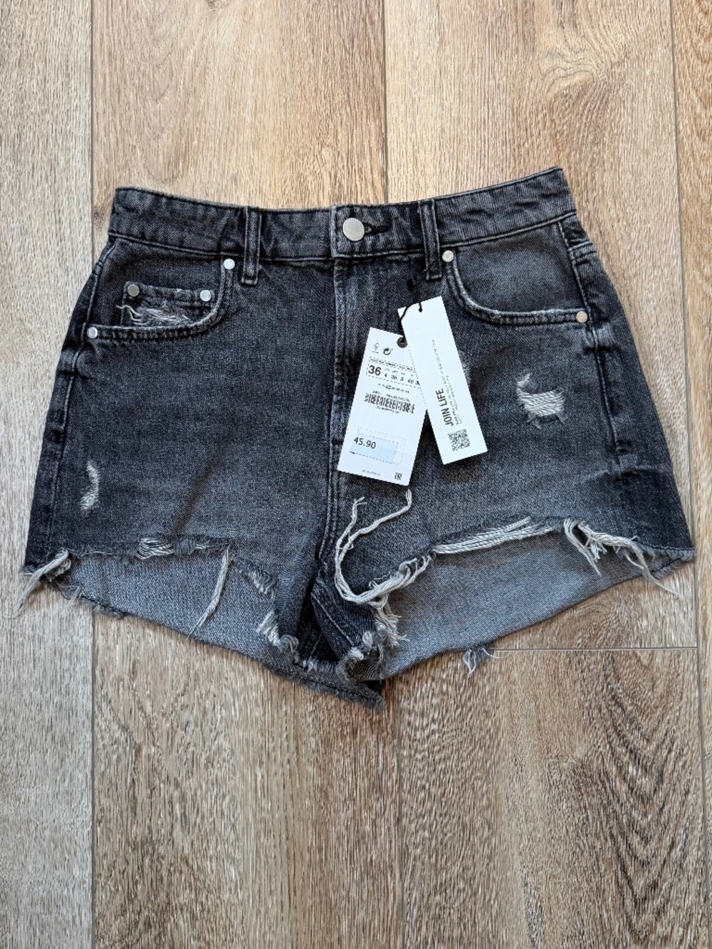 NWT Zara Distressed High Rise Denim Shorts Size 4โ (EUR 36) Black